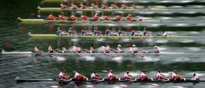 éles evezős verseny befutója